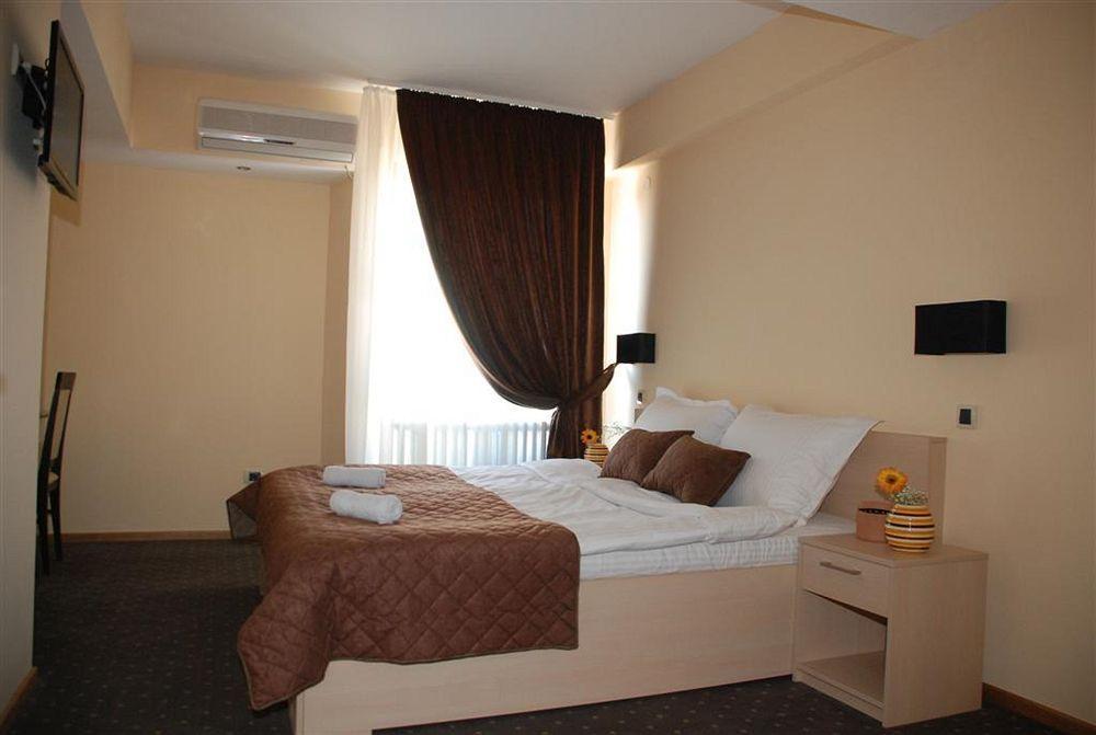 ורסאק Hotel Srbija מראה חיצוני תמונה