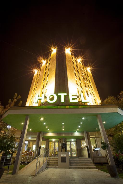 ורסאק Hotel Srbija מראה חיצוני תמונה