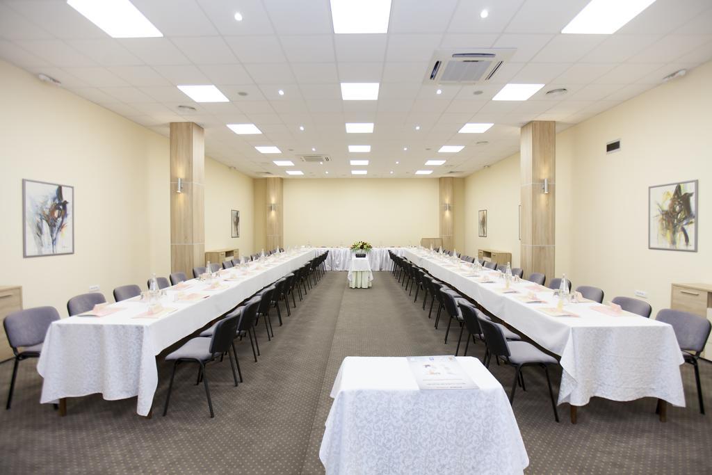 ורסאק Hotel Srbija מראה חיצוני תמונה