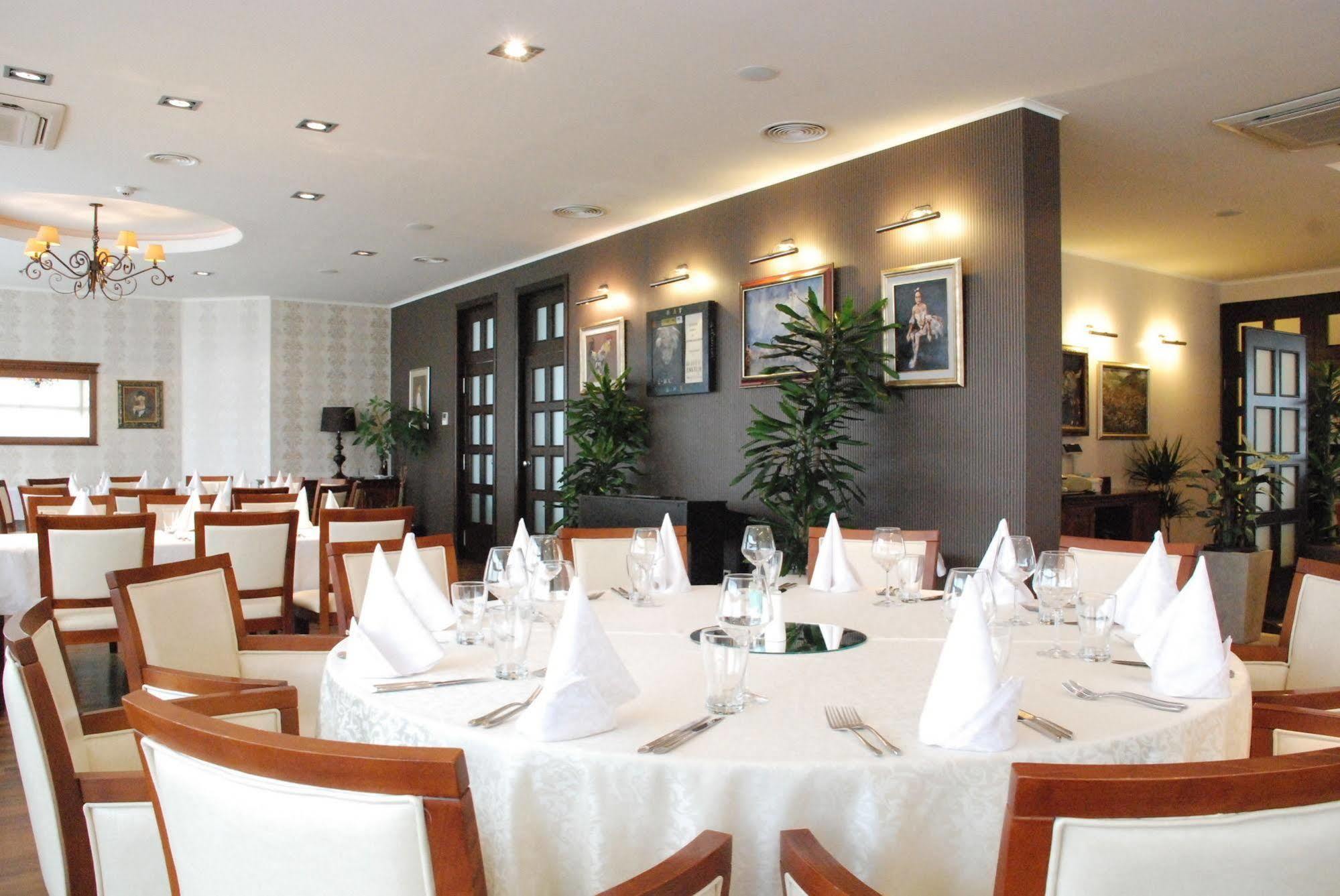 ורסאק Hotel Srbija מראה חיצוני תמונה
