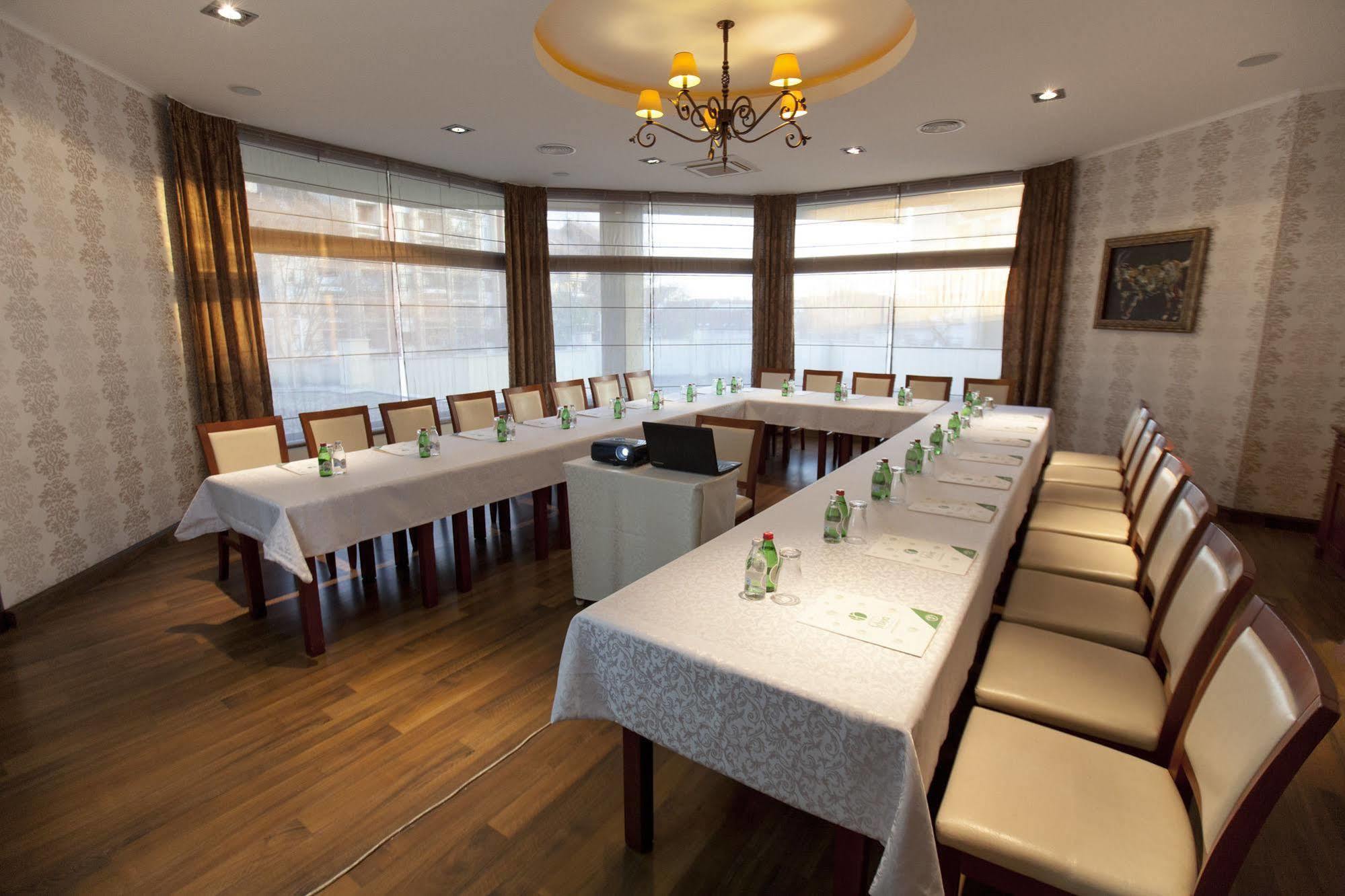ורסאק Hotel Srbija מראה חיצוני תמונה
