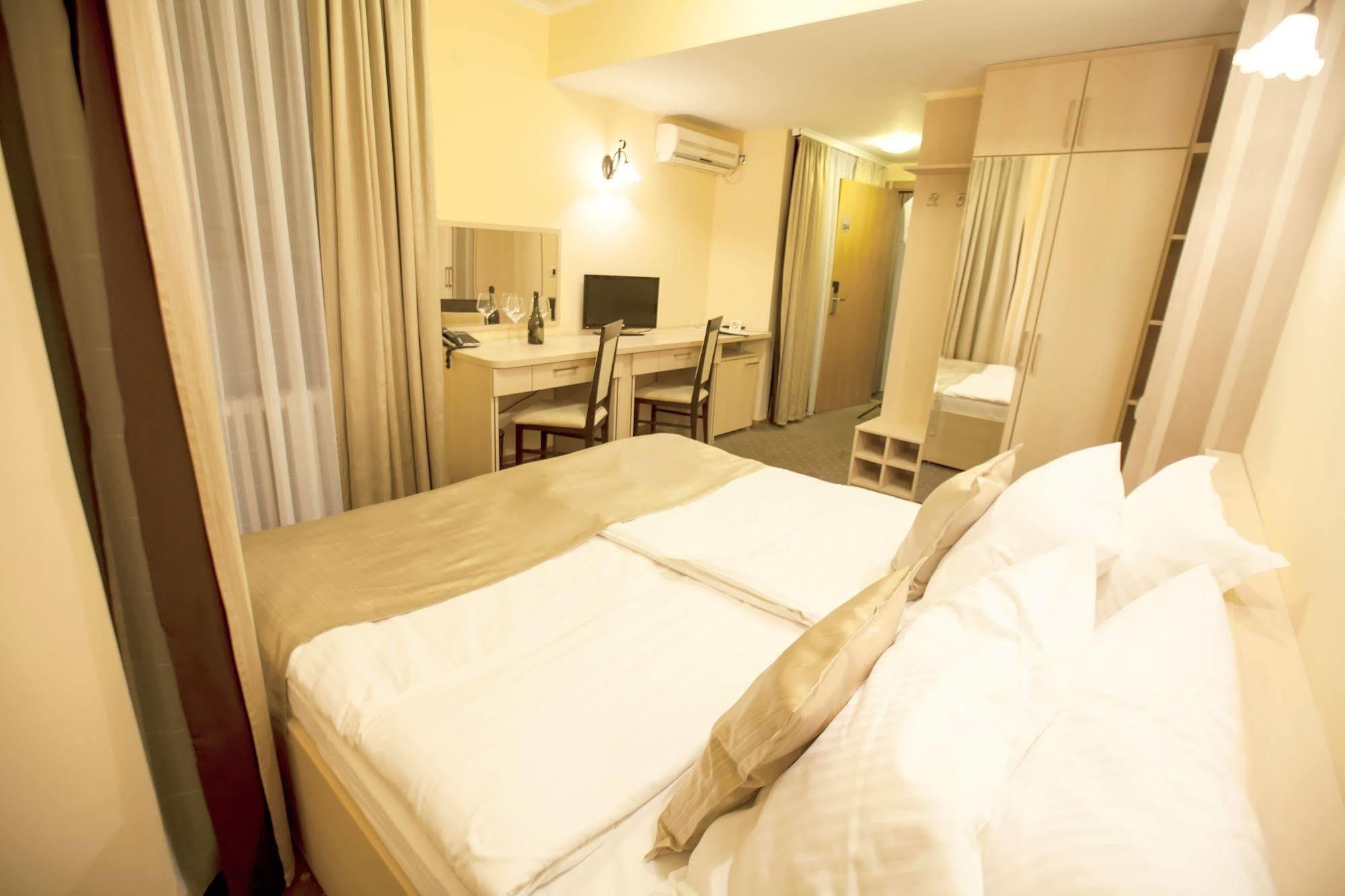 ורסאק Hotel Srbija מראה חיצוני תמונה