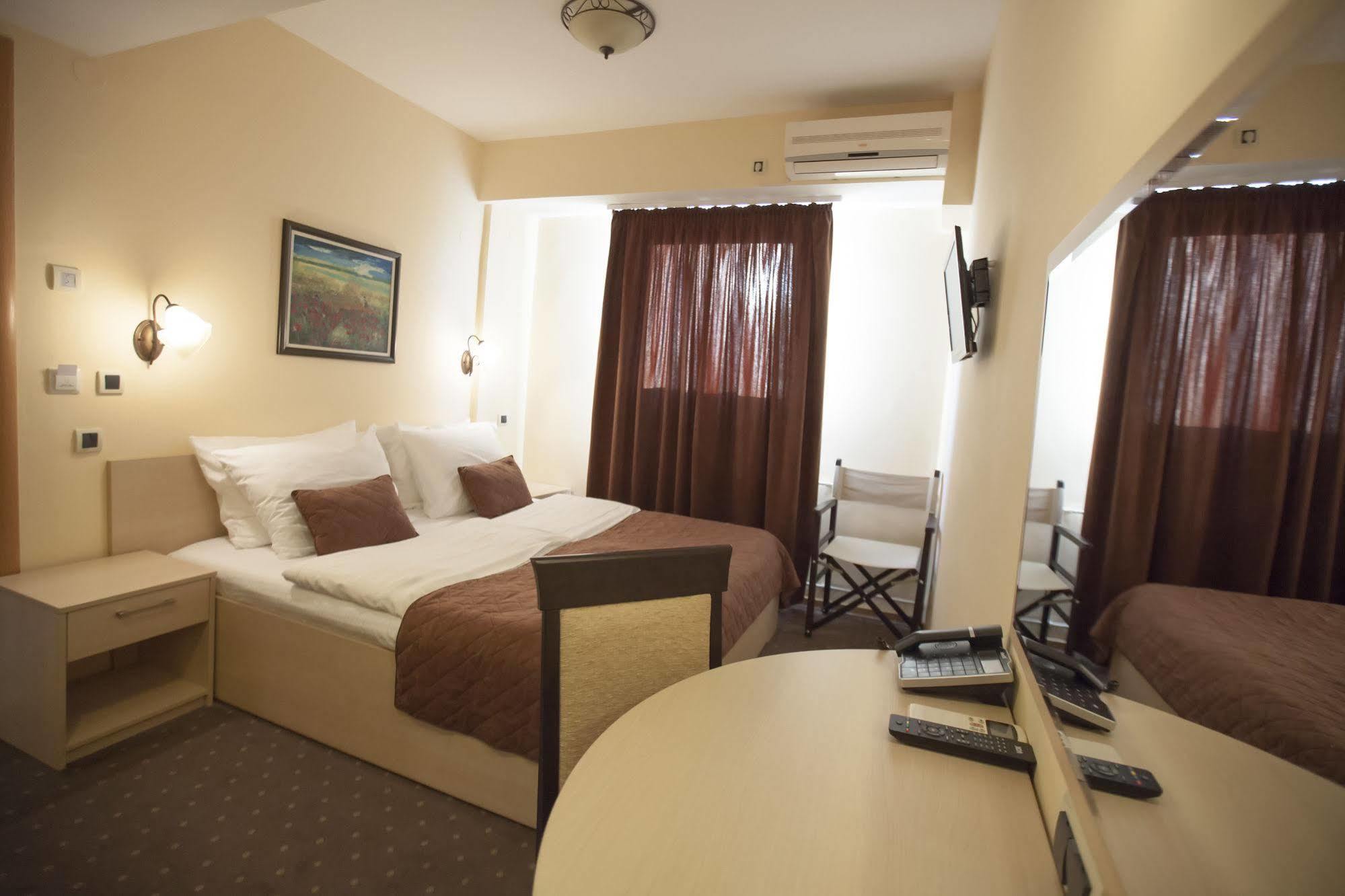 ורסאק Hotel Srbija מראה חיצוני תמונה