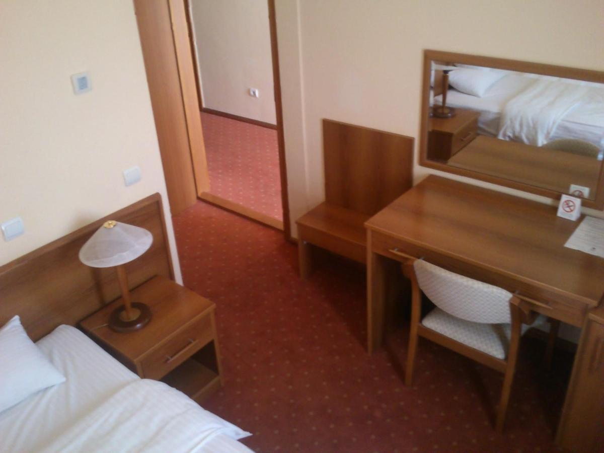 ורסאק Hotel Srbija מראה חיצוני תמונה