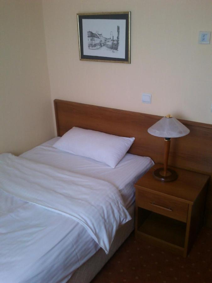 ורסאק Hotel Srbija מראה חיצוני תמונה